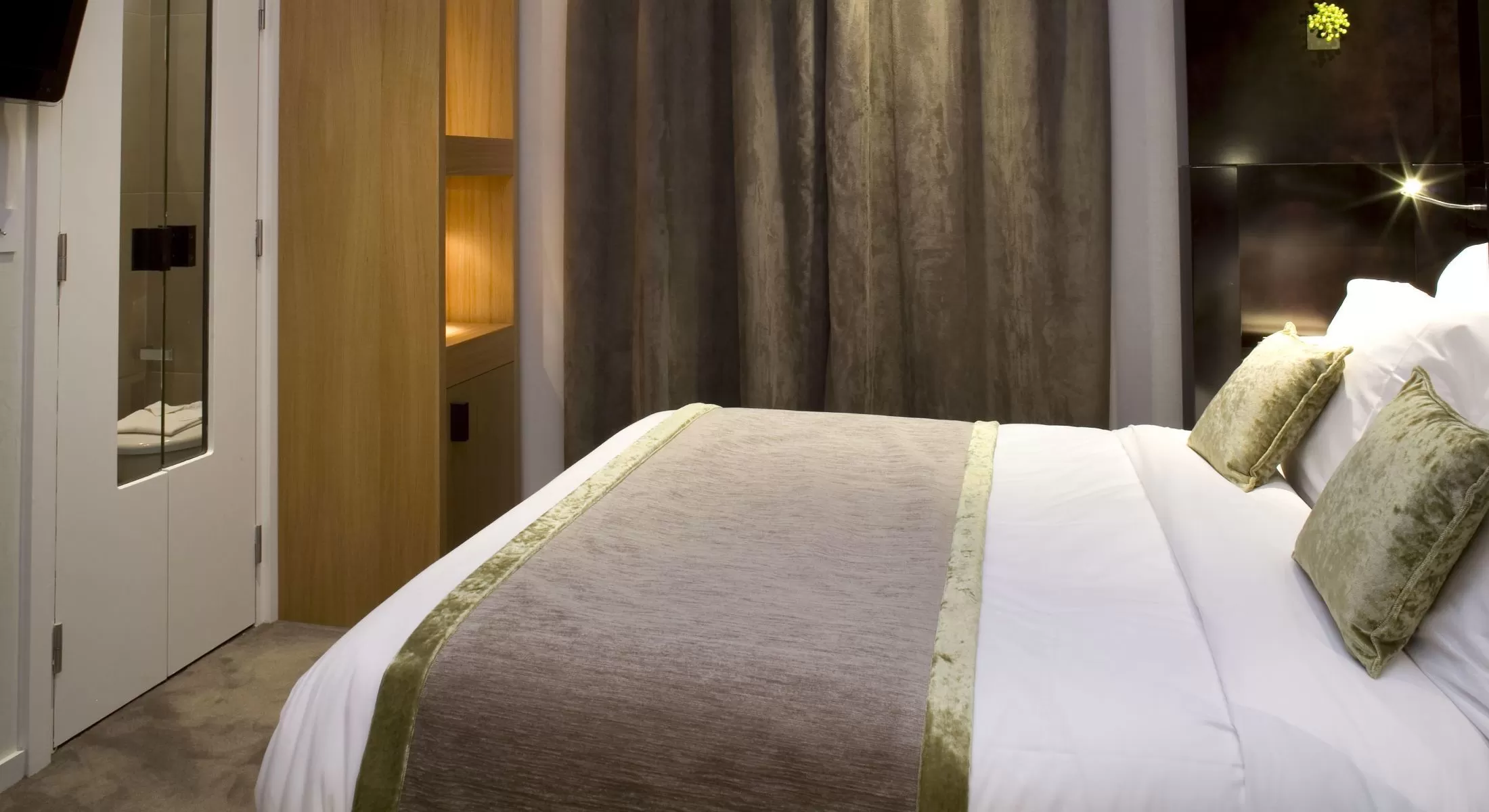 Hotel Marceau Champs Elys&eacute;es