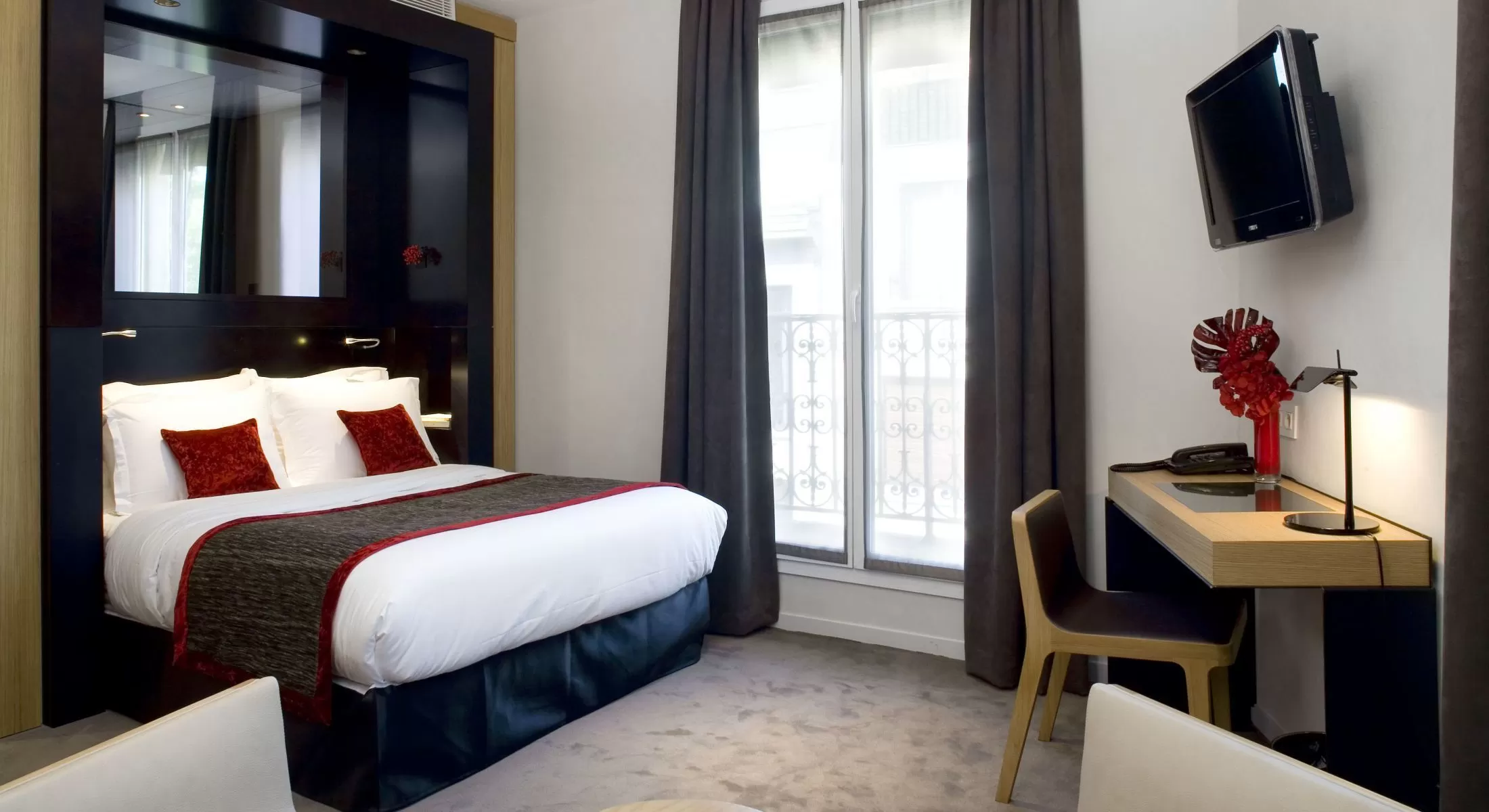 Hotel Marceau Champs Elysées - Deluxe Triple Room